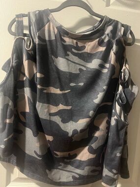 Women’s Cold-Shoulder Camo Long Sleeve Top in gray & Tan & pink camo